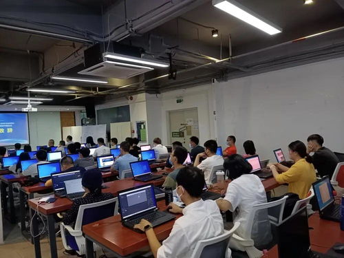 插上VR騰飛的翅膀 VR開發(fā)技術(shù)與應(yīng)用培訓(xùn)班開課啦！